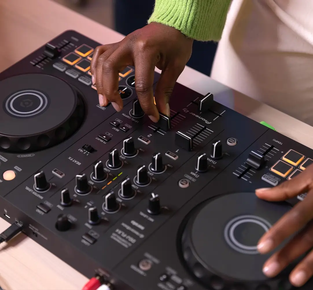 Pioneer DDJ-FLX4 DJ controller review door Master DJ School