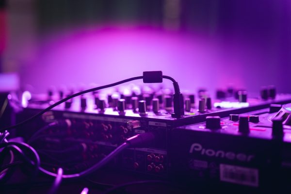 Nieuwe muziek vinden als DJ