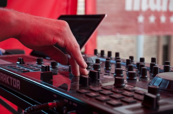 Hoe bereid je een DJ set voor?