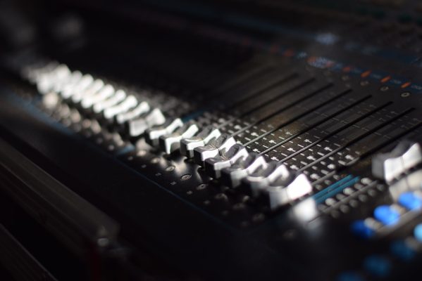 Waarom gebruiken DJ's Pioneer apparatuur in clubs?
