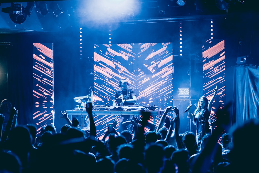 Hoe sluit je een DJ set goed af?