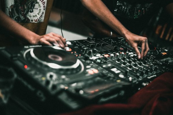 Wat is een instrumental intro edit?