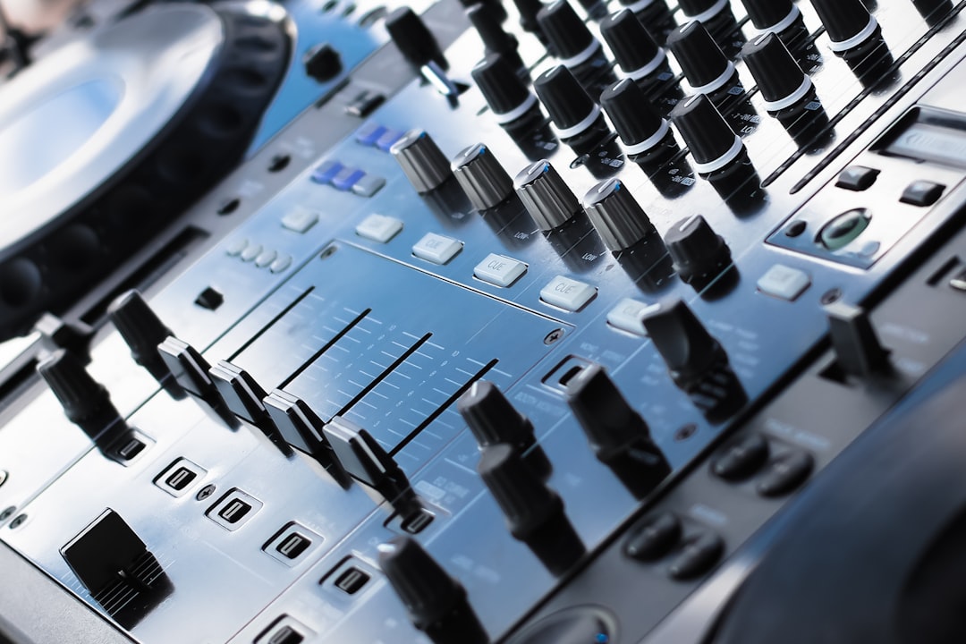 Verschil tussen actieve en passieve speakers voor DJ's