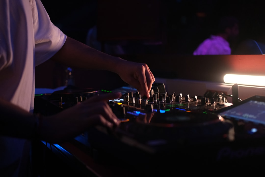 Wat is de track separation / stem control op nieuwe Pioneer gear?