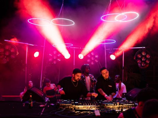 Wat is een DJ booth?