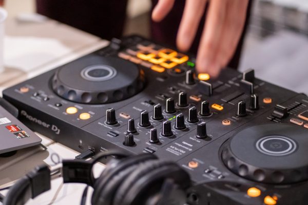 Mag je als DJ drinken tijdens het draaien?