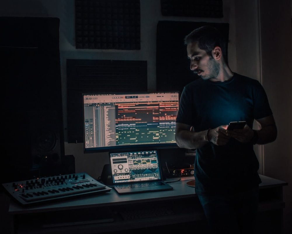 Hoe combineer je DJ'en met produceren in Ableton of FL Studio?