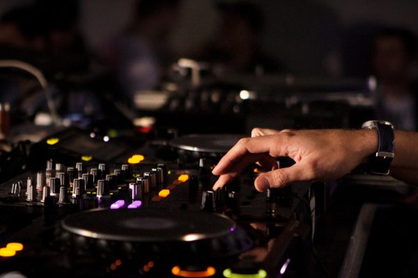 Kan AI een DJ volledig vervangen?