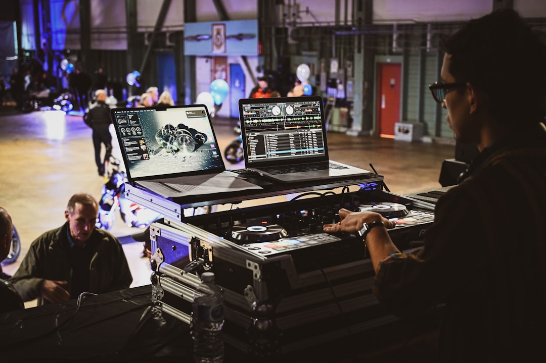 Hoe bereid je je voor op een DJ battle of wedstrijd?