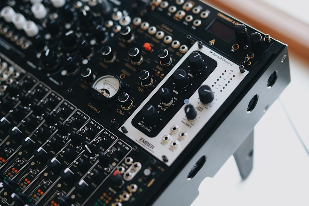 Verschil tussen een DJ en een producer